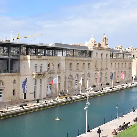 Cottonera Lines Boutique *